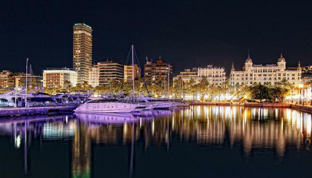 Vistas Al Mar. Gran Salon. Playa A 1 Minuto. Wifi Appartement Alicante Buitenkant foto